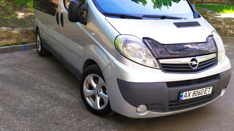 Opel Vivaro Long Passenger