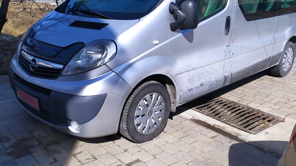 Opel Vivaro Long Passenger 4