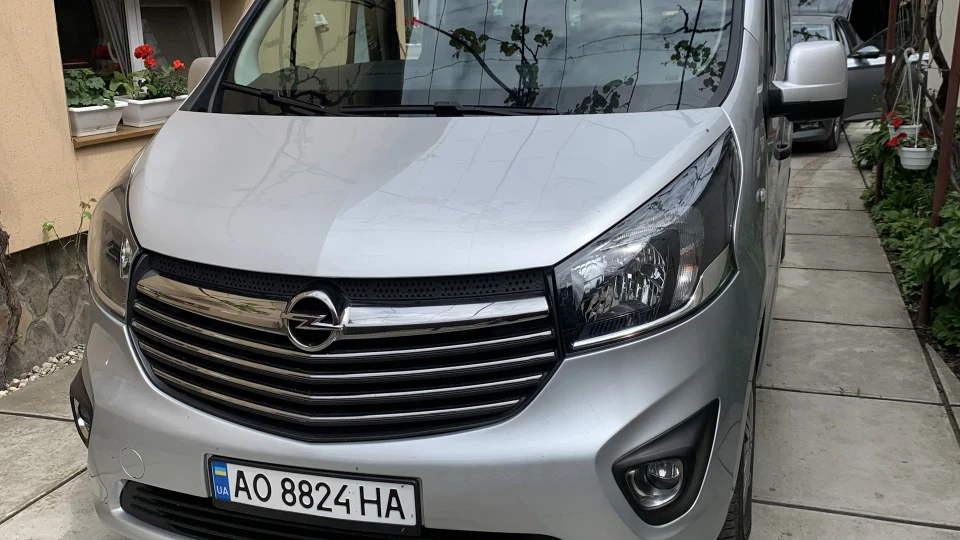 Opel Vivaro Original Passenger Long 2