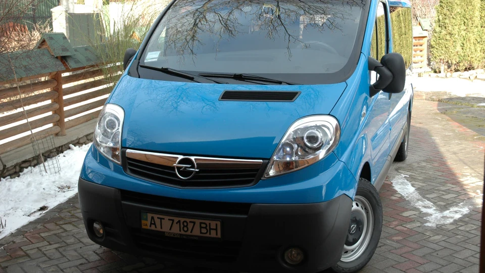 Opel Vivaro Passenger 4