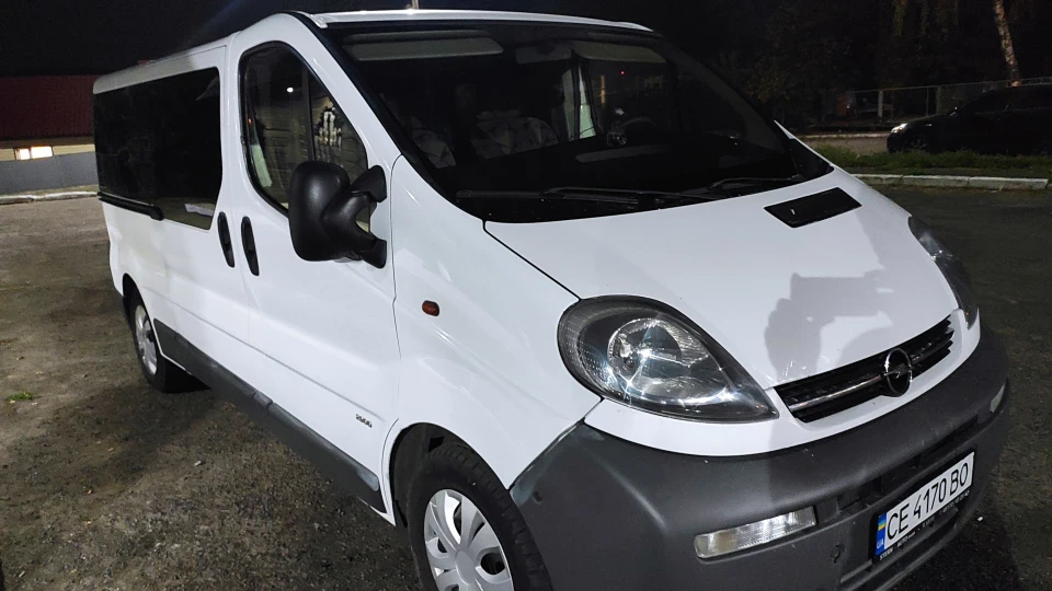 Opel Vivaro Просто бусик