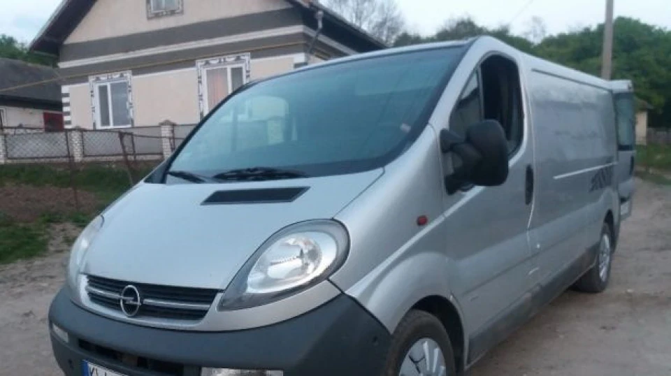 Opel Vivaro срібло,1,9 турбо 2