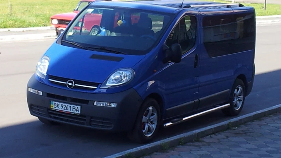Opel Vivaro Синя запальничка