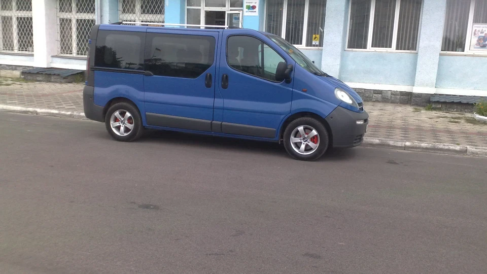 Opel Vivaro Синя запальничка 4