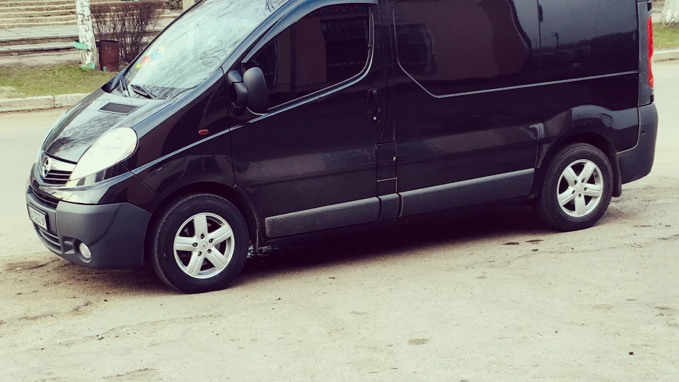 Opel Vivaro тамагочі 2.0 турбо