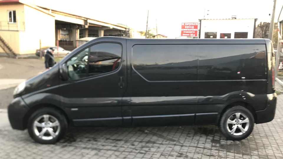 Opel Vivaro Turbo bus 2
