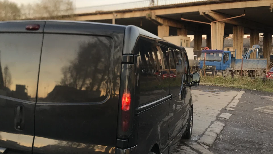 Opel Vivaro Turbo bus 3