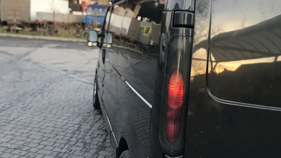 Opel Vivaro Turbo bus 4