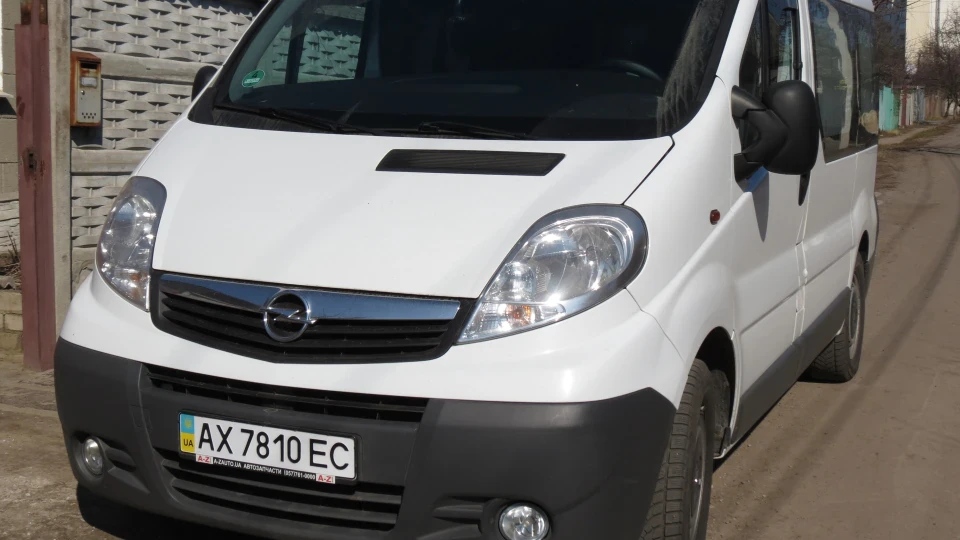 Opel Vivaro "White Forse 2.5" 2