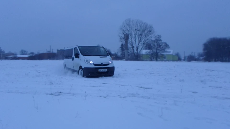 Opel Vivaro White Long 2