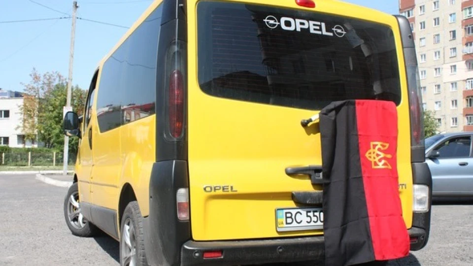 Opel Vivaro ♂yellow dream 2