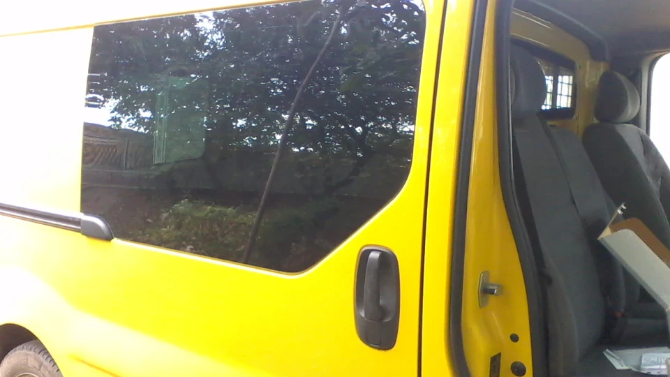 Opel Vivaro Yellow