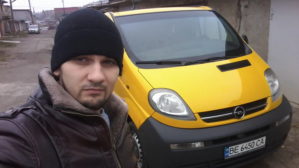Opel Vivaro жовта мураха