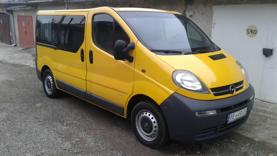Opel Vivaro жовта мураха 2