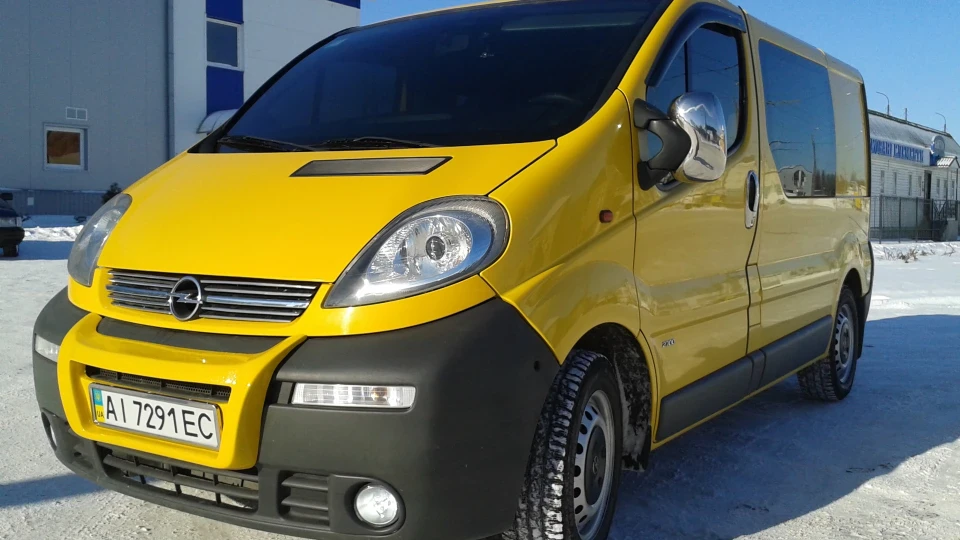 Opel Vivaro ЖОВТИЙ СТАРИЙ!
