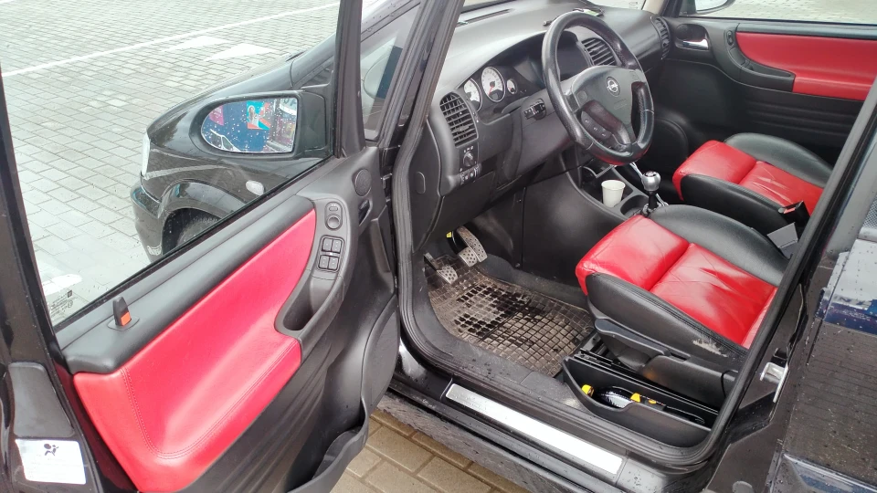 Opel Zafira OPC Дика 5