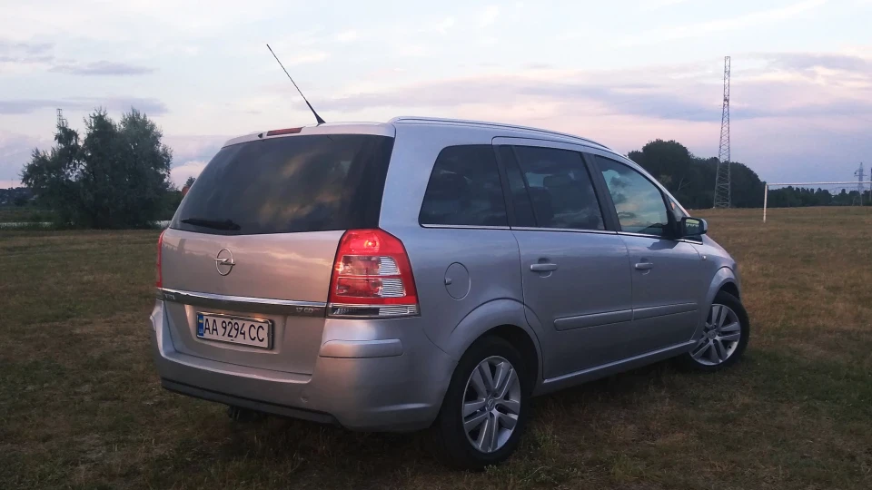 Opel Zafira 4