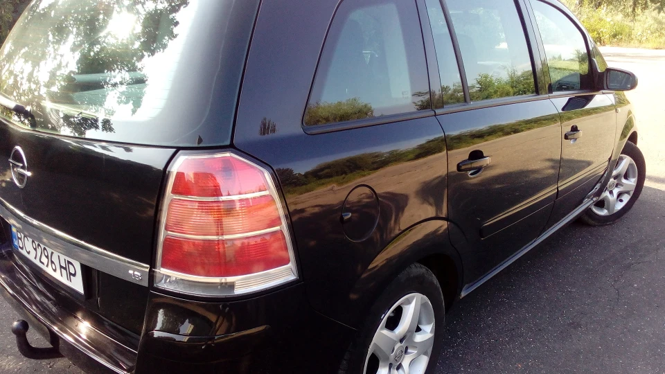 Opel Zafira 4
