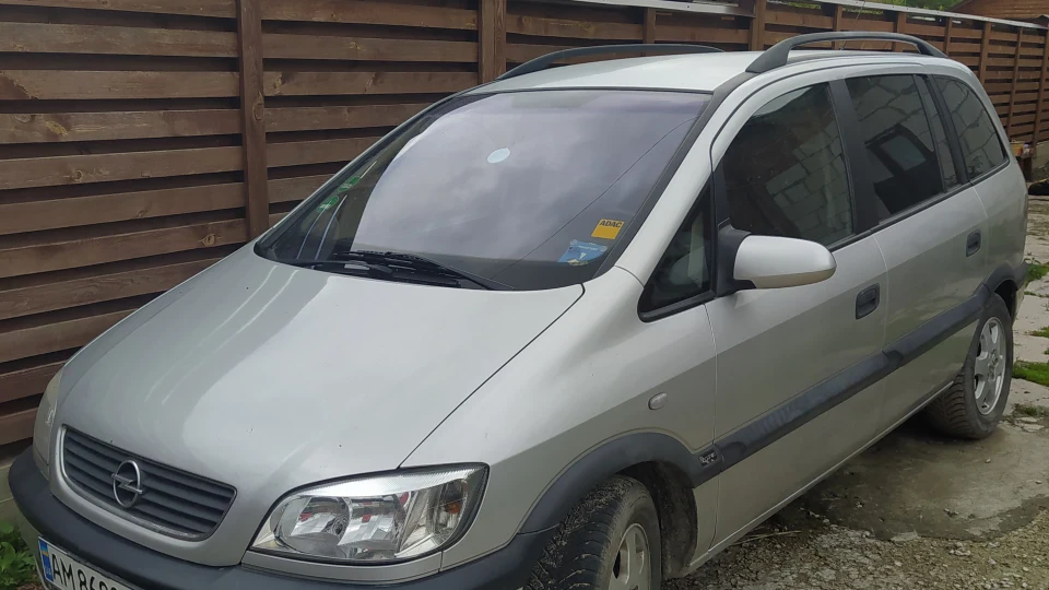 Opel Zafira 4