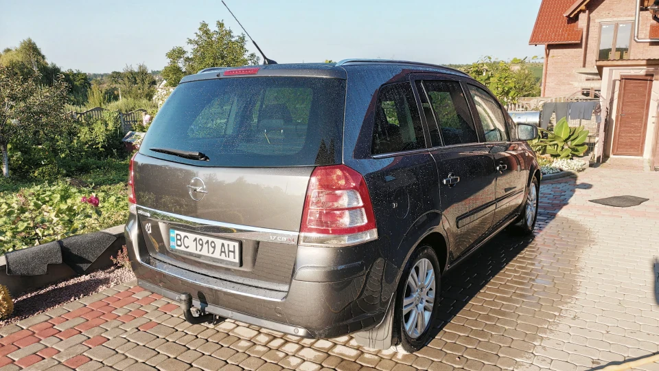 Opel Zafira 1.7 DTR 3