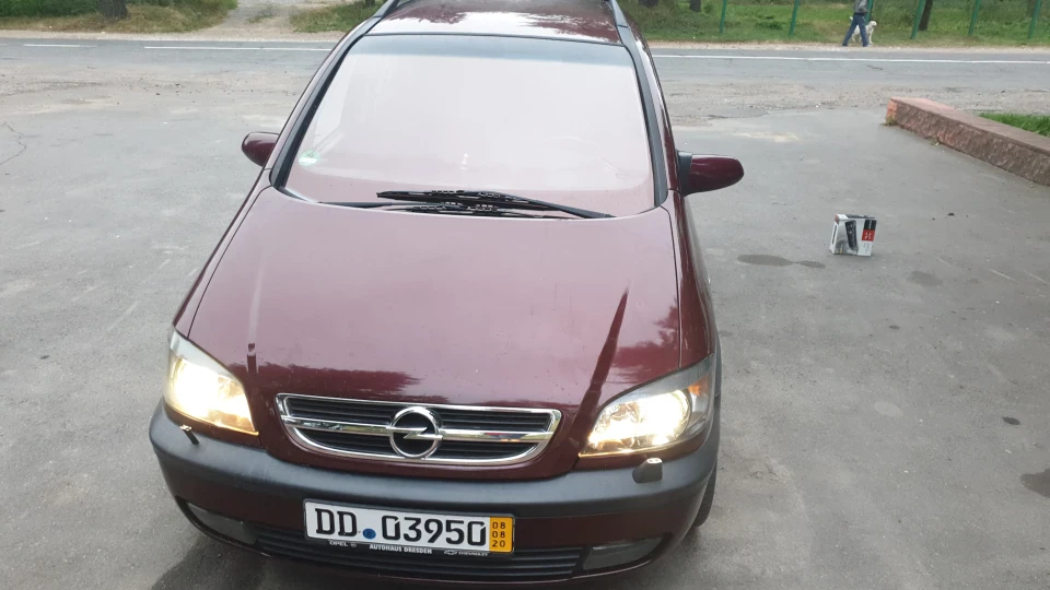 Opel Zafira 2.2 червоний крейсер