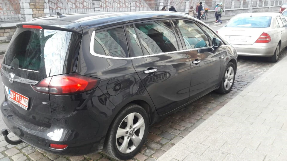 Opel Zafira black fox 2