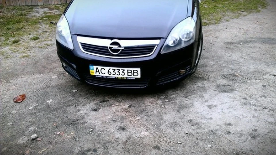 Opel Zafira Брюнетка 3