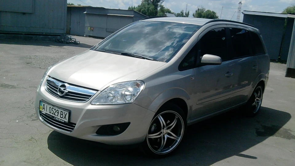 Opel Zafira Cargo spacecraft 2