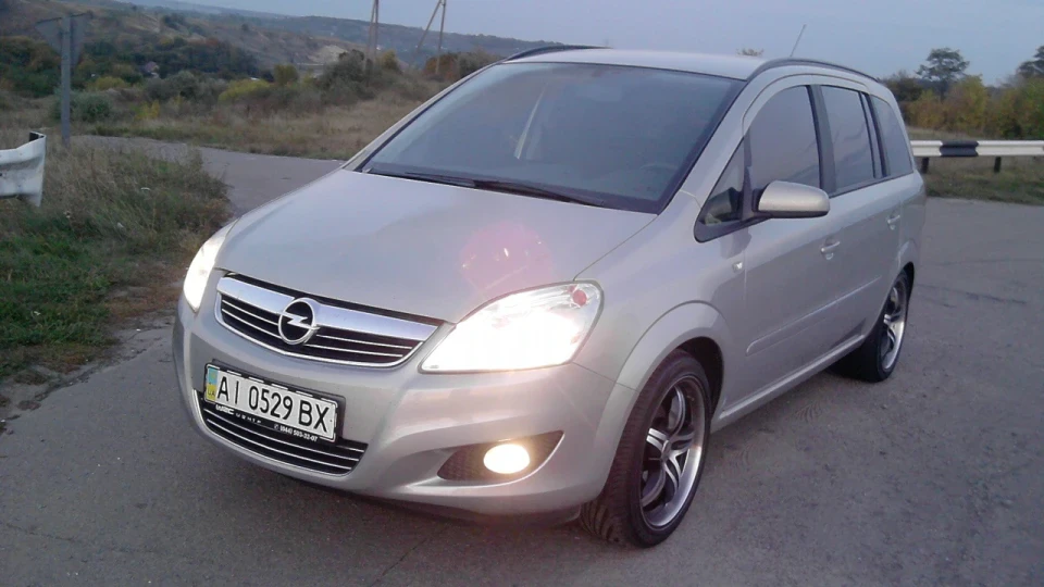 Opel Zafira Cargo spacecraft 3