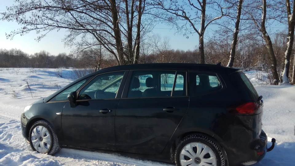 Opel Zafira Чорний металік 2