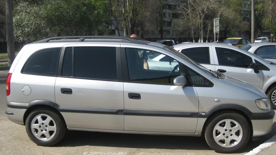 Opel Zafira Elegance 16V 3