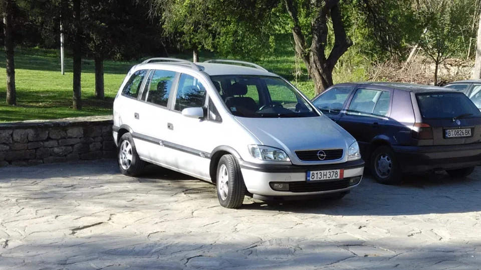 Opel Zafira Мінівінчик