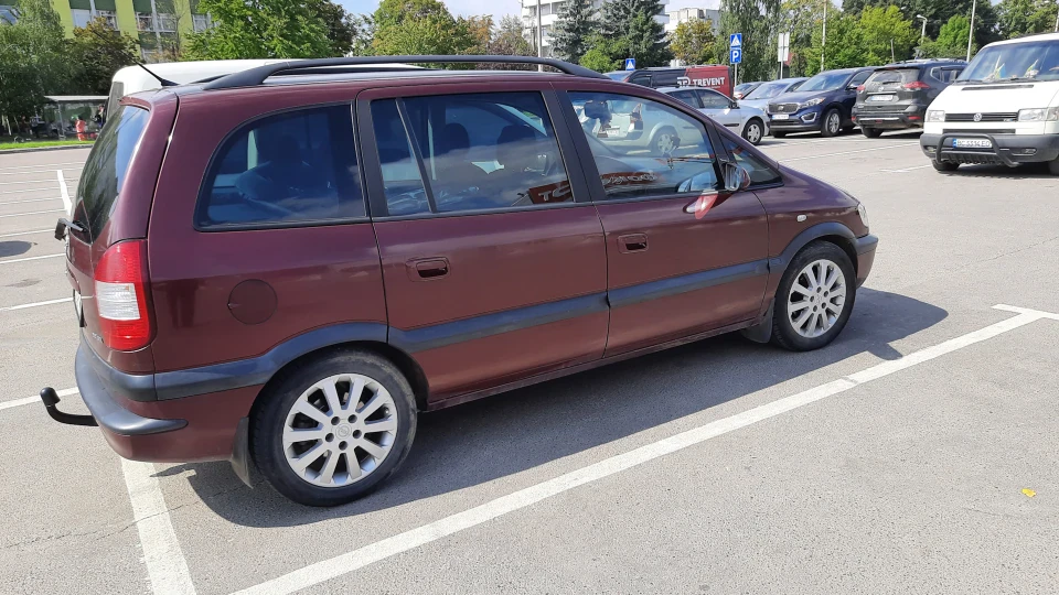 Opel Zafira Opel))) 3
