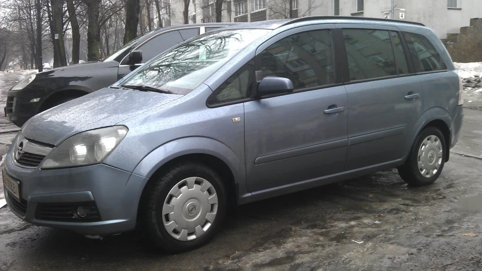 Opel Zafira Сірий Електрон 2