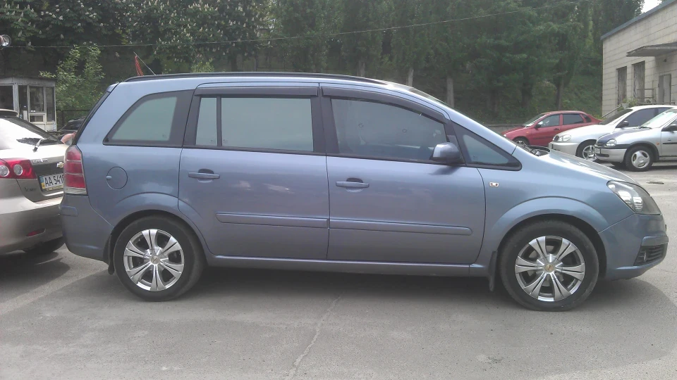 Opel Zafira Сірий Електрон 3