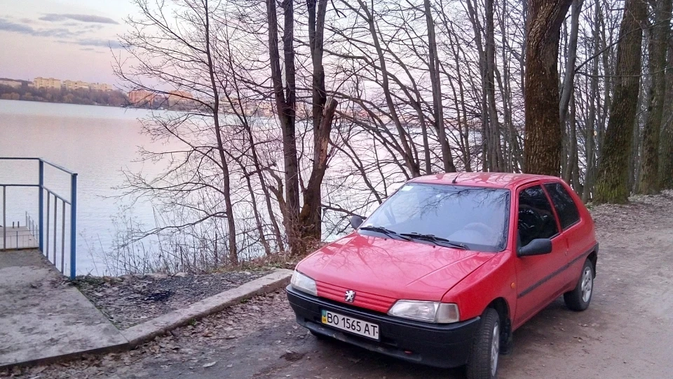 Peugeot 106 Cherry red 2