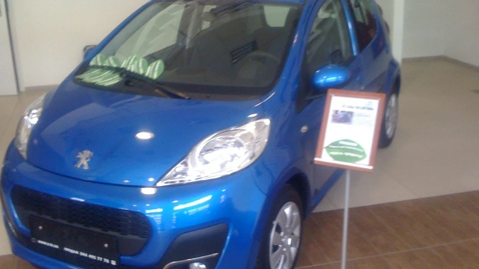 Peugeot 107 2012 electra blue 3