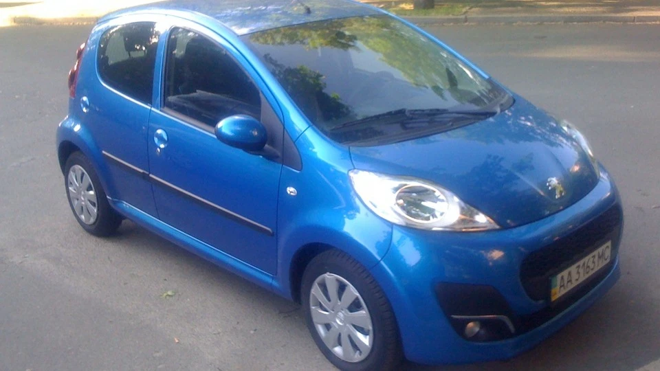 Peugeot 107 2012 electra blue 4