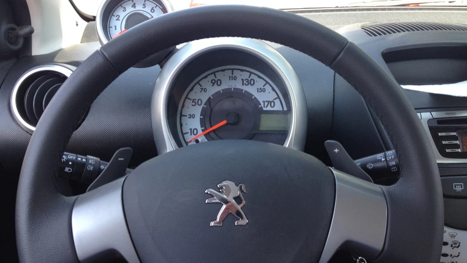 Peugeot 107 Black&Silver ПУЛЯ 4