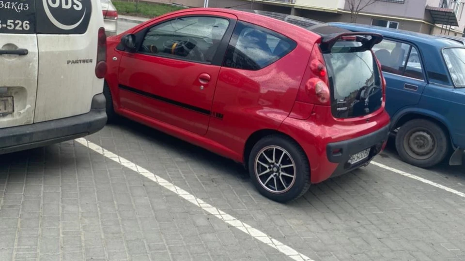 Peugeot 107 Червоний 1.0 - 68 л.с 2