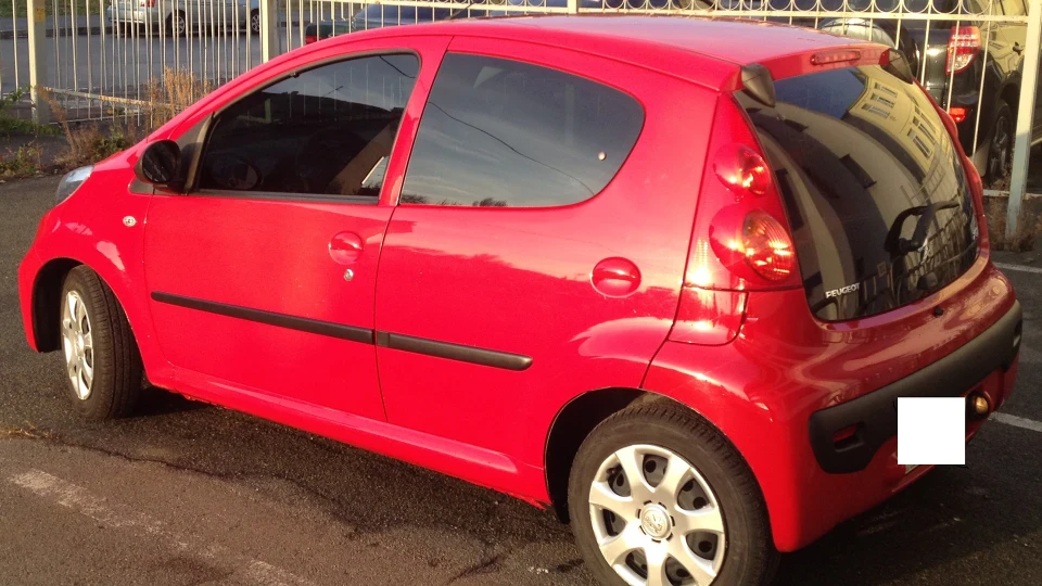 Peugeot 107 Червоний металік 2