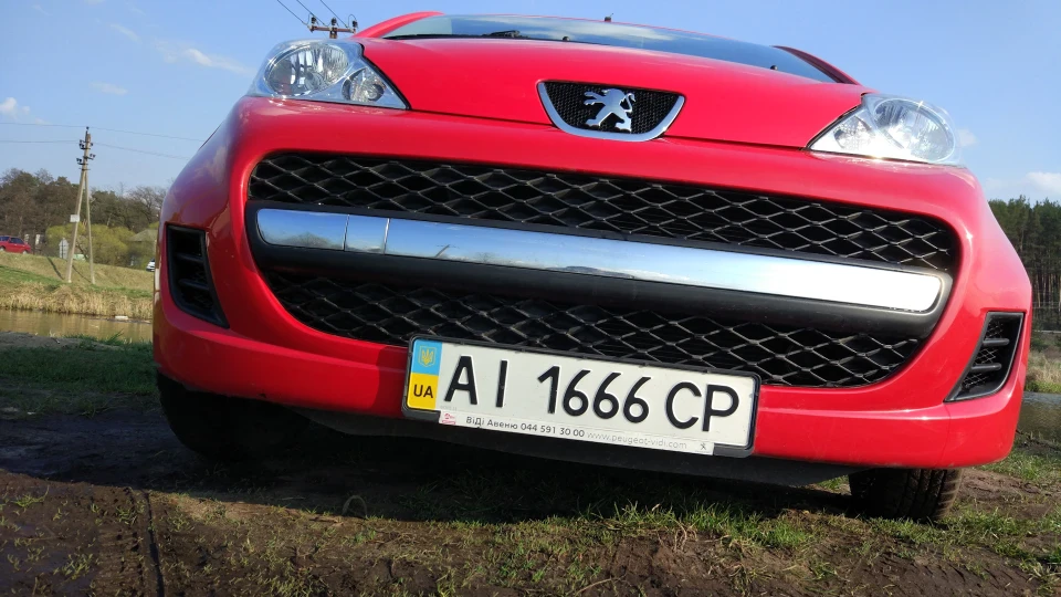 Peugeot 107 Червоний металік 3