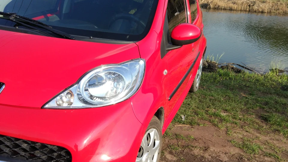 Peugeot 107 Червоний металік 4