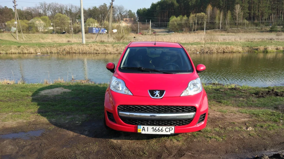 Peugeot 107 Червоний металік 5