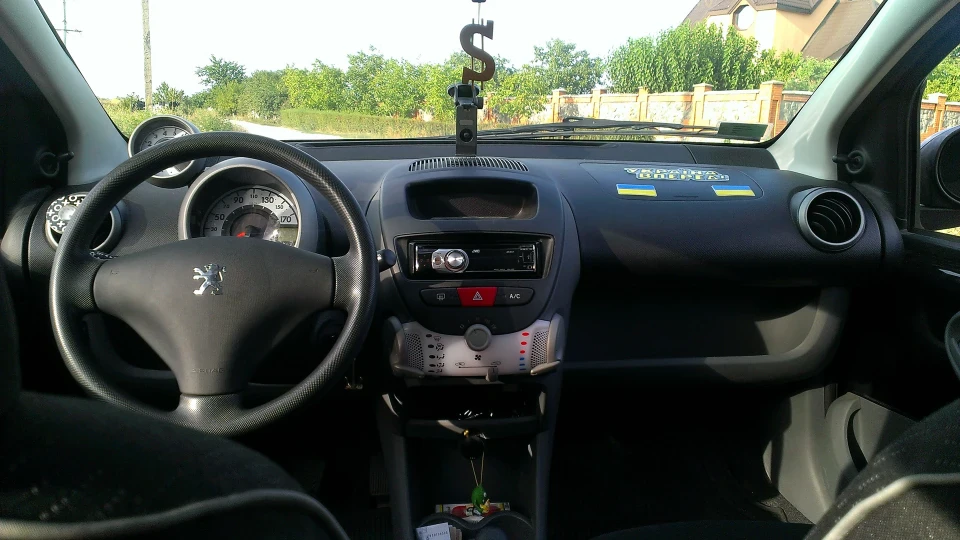 Peugeot 107 (=маленький GT=) 5