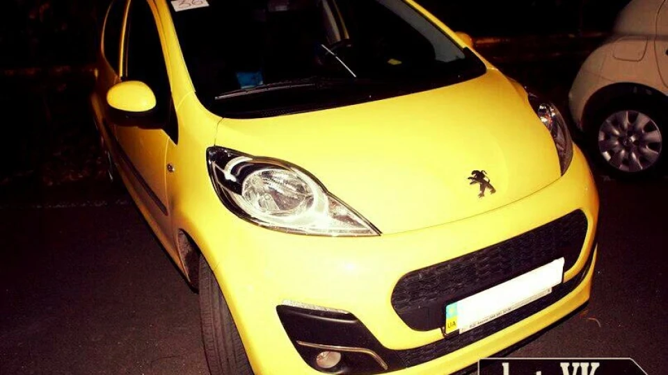 Peugeot 107 жовта пузотерка 2