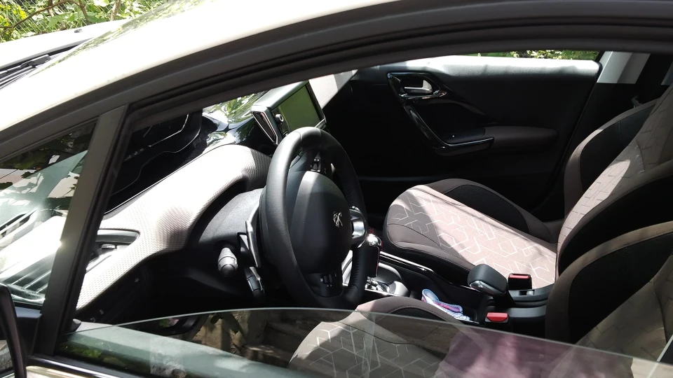 Peugeot 2008 1,2 ETG5 White Сat 2