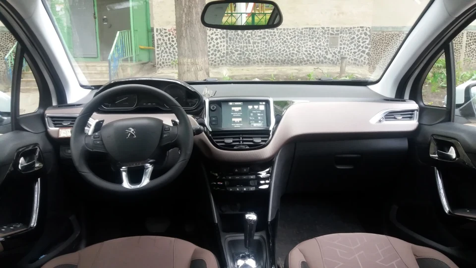 Peugeot 2008 Білий Льова 5