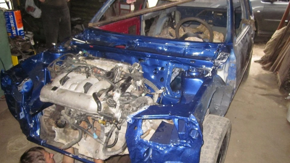 Peugeot 205 GTI6 Pedal to the metal 3