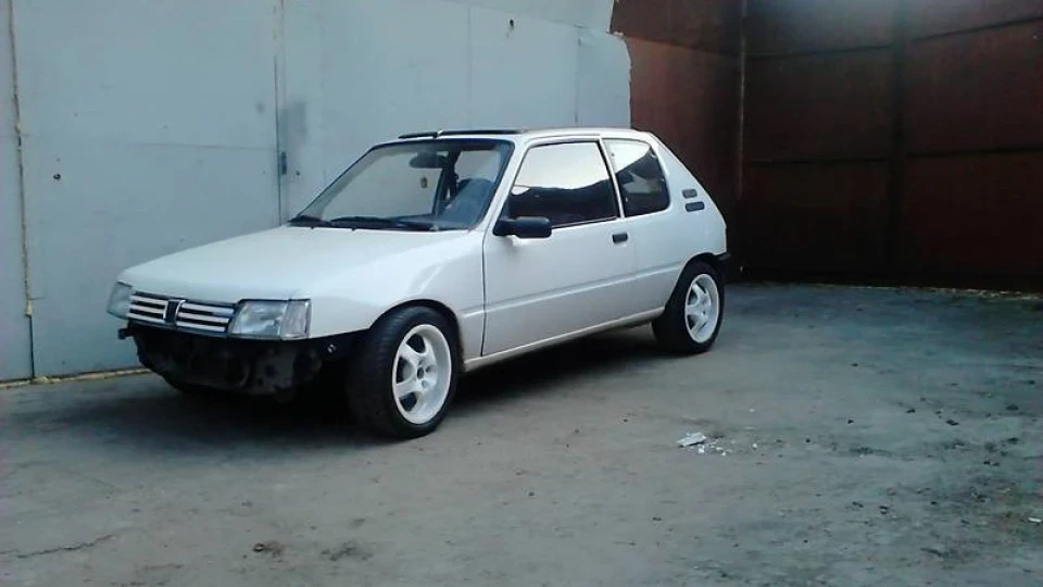 Peugeot 205 xy7 3